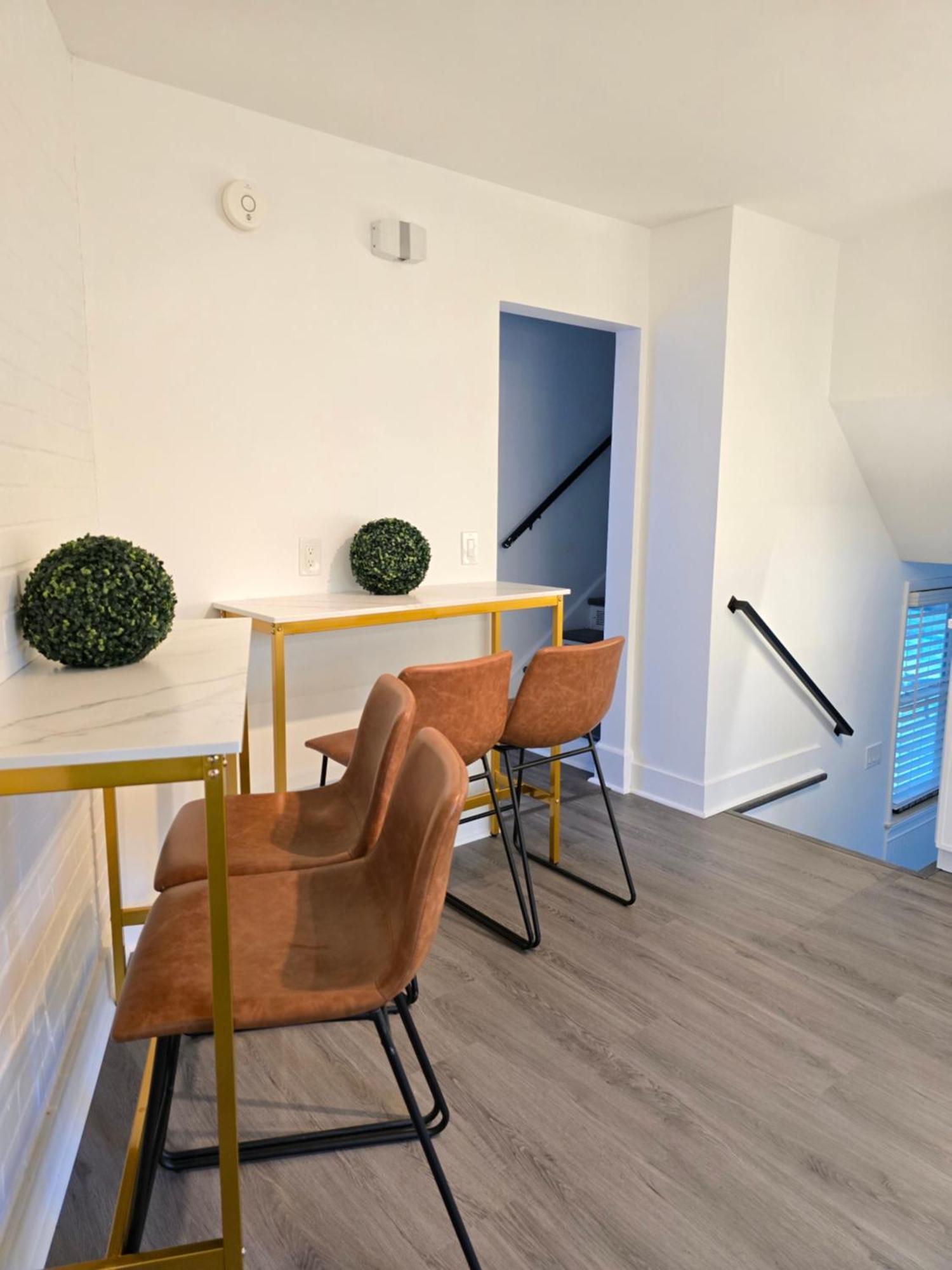 904 Nomad's Nest Mid-century Modern Entertainment With Vibes, 2 Mega Gamerooms, Pingpong, Pooltable, Gym, Patio Ferienhaus