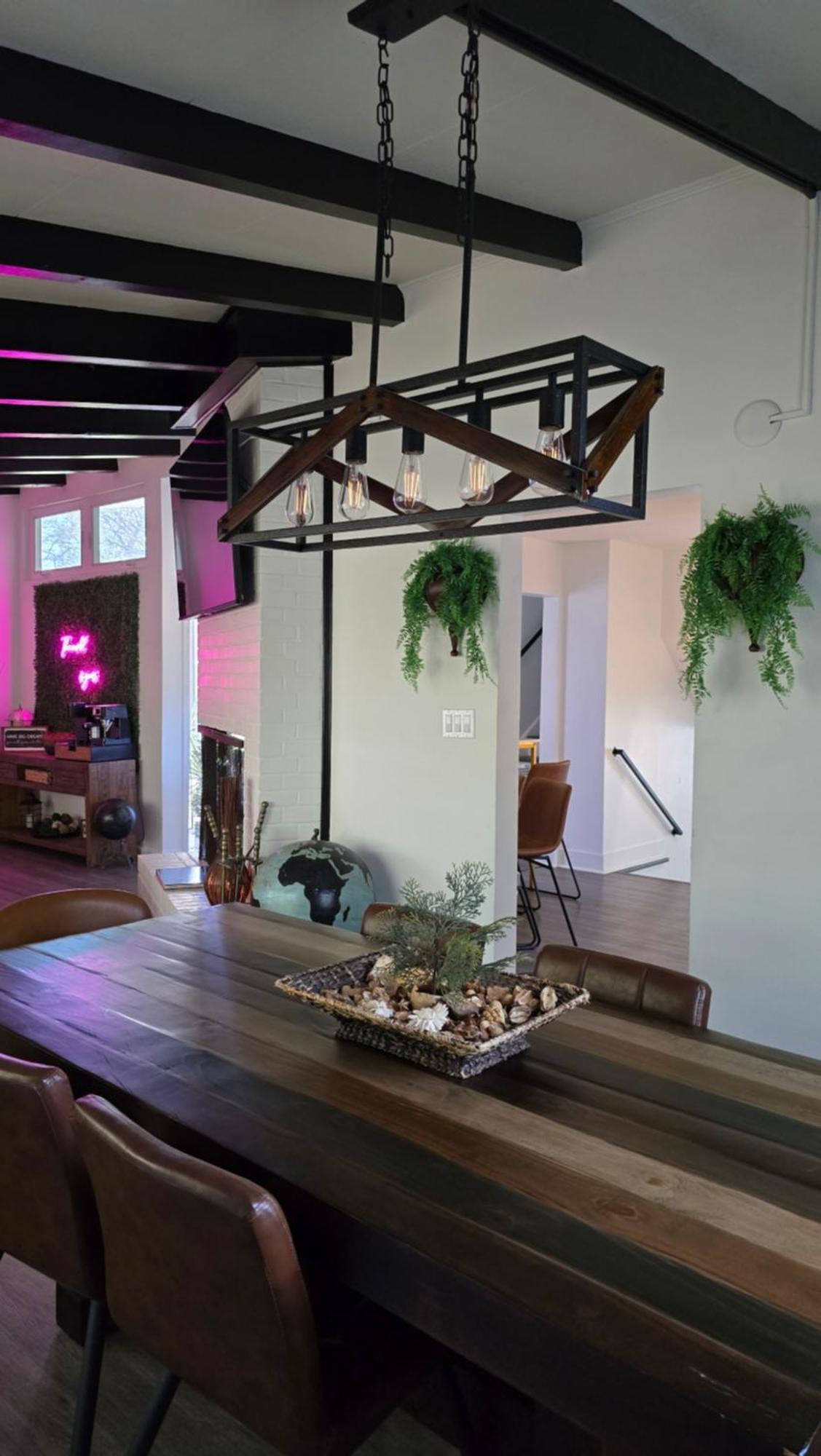 Ferienhaus 904 Nomad's Nest Mid-century Modern Entertainment With Vibes, 2 Mega Gamerooms, Pingpong, Pooltable, Gym, Patio