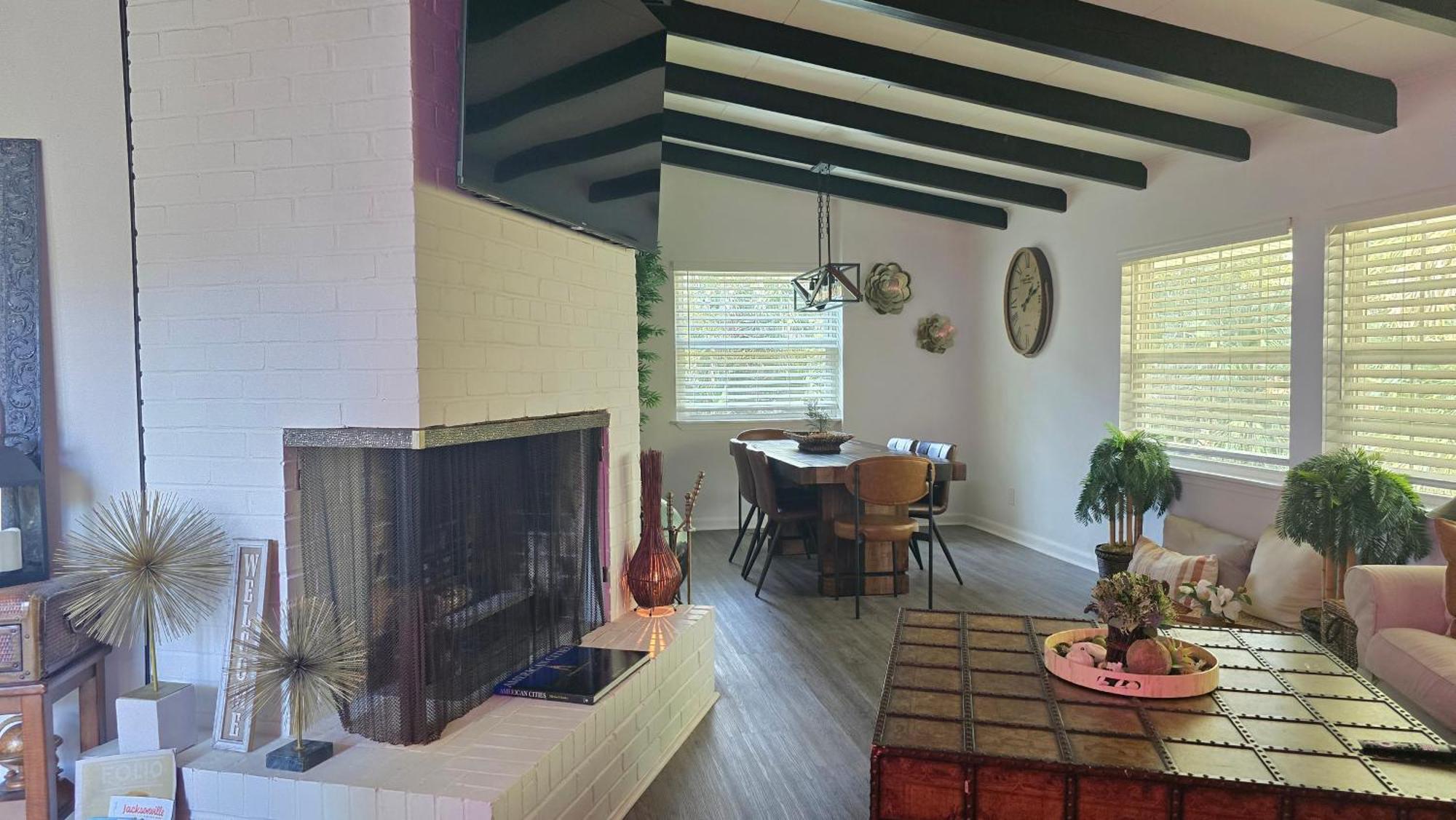 Ferienhaus 904 Nomad's Nest Mid-century Modern Entertainment With Vibes, 2 Mega Gamerooms, Pingpong, Pooltable, Gym, Patio Jacksonville